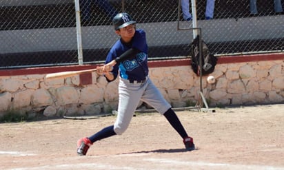 Se jugaron también las semifinales de la Segunda Fuerza y han quedado definidos los equipos que este domingo a las 9:30 horas se disputarán el campeonato de esa categoría en el campo 16 de la Unidad Deportiva Torreón. (ESPECIAL)