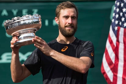 Steve Johnson derrotó 6-4, 4-6, 7-6 a Thomaz Bellucci en la gran final del torneo de Houston. (AP)