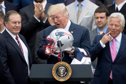 Trump felicitó por nombre a varios jugadores, aunque no mencionó a Brady, cuya amistad sacó a relucir varias veces durante su campaña.

