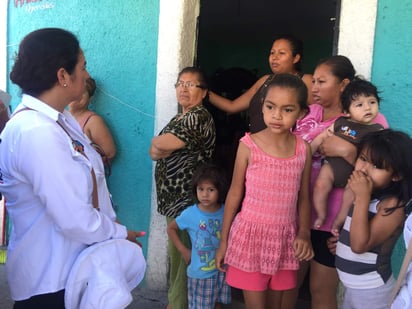 Durante su recorrido por la colonia Guerrero, Rosa Nilda, recibió una gran cantidad de quejas de los habitantes de ese sector sobre el hostigamiento del que son víctimas en cada proceso electoral por algunas líderes que los obligan a votar por determinado partido. (EL SIGLO COAHUILA)