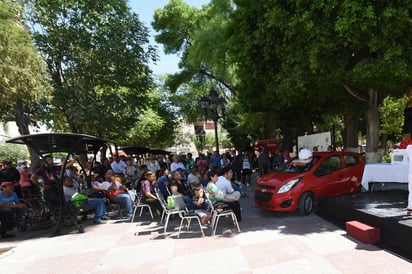 Auto. El vehículo Spark se encuentra ubicado en el interior de la presidencia municipal de Lerdo. Hoy será entregado al dueño. 