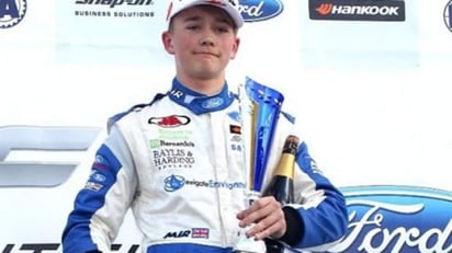 Tras un fuerte choque en una carrera de la Fórmula 4 de Inglaterra, el piloto Billy Monger, de 17 años, sufrió la amputación de sus dos piernas. (Especial)