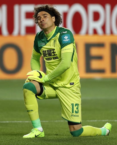 El mexicano Guillermo Ochoa no pudo evitar la derrota del Granada, que parece condenado al descenso en la liga de España.