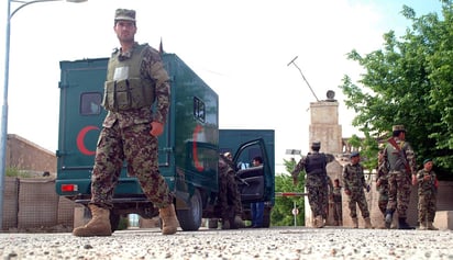 Sin piedad. Diez insurgentes atacaron la base militar en la provincia Balkh, Afganistán.