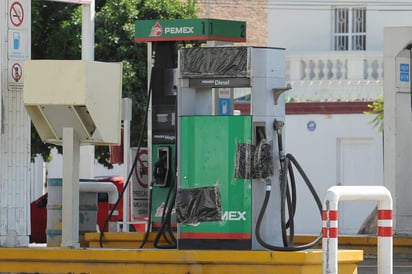 Inmovilizan. Profeco cierra bombas abastecedoras de gasolina por no vender litros exactos.