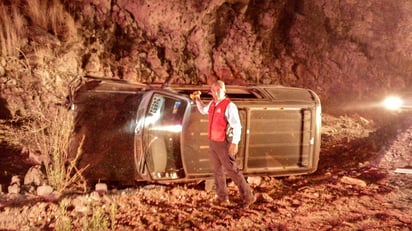 En la camioneta viajaba una pareja con sus cuatro hijos. (EL SIGLO DE DURANGO) 