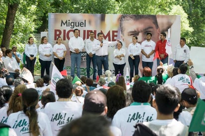 Necesario. Miguel  Riquelme dijo que con el Hospital en Nava, los habitantes no tendrán necesidad de viajar a otras partes. (CORTESÍA)