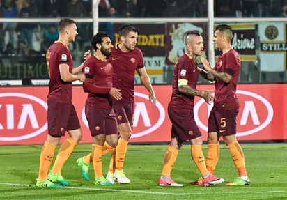 Con la victoria, la Roma llegó a 75 puntos y se puso a ocho del líder Juventus. (AP)