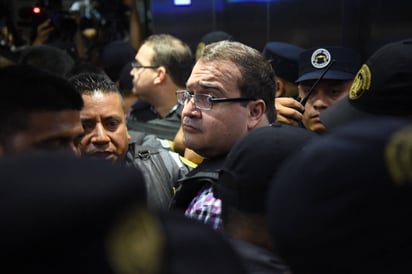 Aprovecha. Javier Duarte utilizó recursos del Seguro Popular para realizar pagos de adeudos a una empresa.