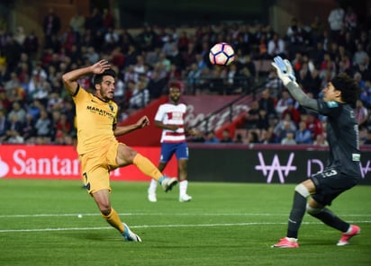 Con la derrota, Granada se quedó con 20 puntos en el lugar 19 y está siete puntos abajo del Leganés (lugar 17) quedándole 12 puntos por disputar. (EFE)