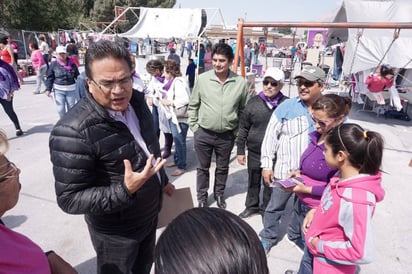 Se unen. Integrantes de diversos sindicatos de la CTM manifestaron su apoyo a Javier Guerrero durante el miércoles.