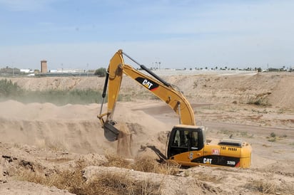 Desconoce. Aunque se necesita también el permiso del municipio de Torreón para hacer el puente, no lo tomaron en cuenta. (Ramón Sotomayor)