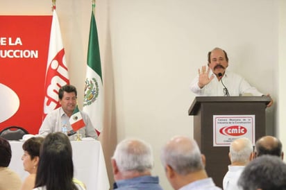 Con respecto a la reunión con los empresarios, Guadiana Tijerina comentó que durante un tiempo se dedicó a la industria de la constricción por lo que “si alguien sabe de la problemática que viven ellos es un servidor porque la he vivido personalmente”. (EL SIGLO DE TORREÓN)