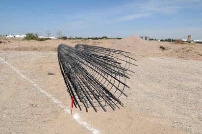 Obra. La construcción del puente de la constructora Altozano, cuenta con los permisos de Conagua. (Ramón Sotomayor)