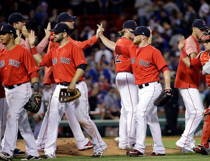 Los Medias Rojas de Boston superaron ayer 5-4 a los Cachorros de Chicago en el primer juego de la serie. 