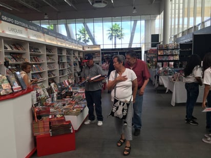 Atractivo. Las ferias del libro llaman a un tipo de lector que no repara en gastos para adquirir sus títulos favoritos.