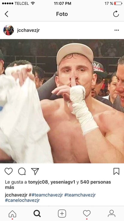 El pugilista colgó una foto en sus redes sociales donde manda a callar a alguien. 