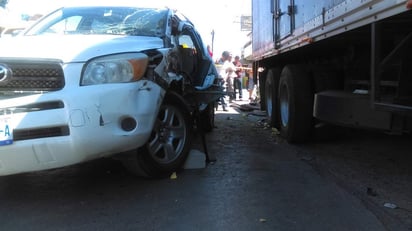 A las 11:10 horas ocurrió  el percance en el cual participó la Toyota RAV4, color blanco, manejado por una mujer, que circulaba de norte a sur por la López Ortiz.