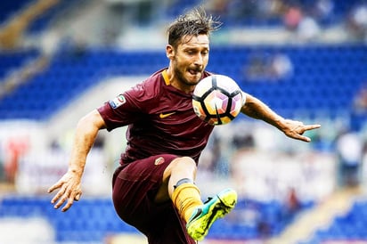 Francesco Totti dirá adiós al futbol al final de la temporada. El astro italiano jugó toda su carrera con la Roma. (Archivo)