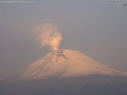 Alertan. Exhortan a la población a no acercarse al volcán.