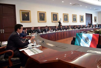 Ayer martes se realizó la segunda reunión de gabinete, donde el presidente de la República analizó, con los secretarios de Estado y los titulares de las dependencias del gobierno federal, la planeación de acciones para consolidar las reformas estructurales durante el segundo semestre de 2017. (TWITTER)

