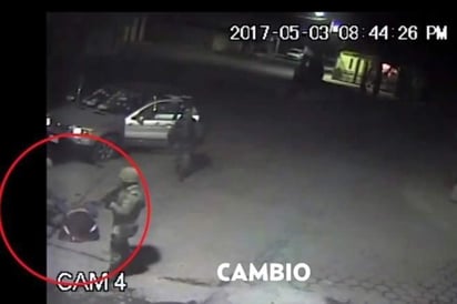 El video fue grabado por una cámara de seguridad y difundido por el Diario Cambio. (ESPECIAL)