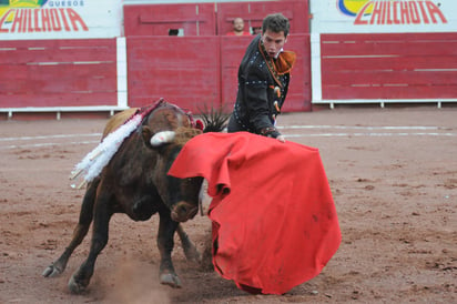 Arturo Saldívar es uno de los alternantes que actuarán en este magnífico festival taurino en Lerdo. (Archivo)