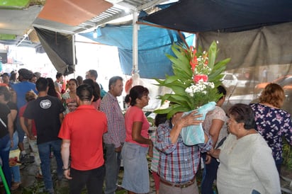 Ventas. Floristas de Gómez Palacio obtienen buenos resultados por motivo del festejo del Día de la Madre.