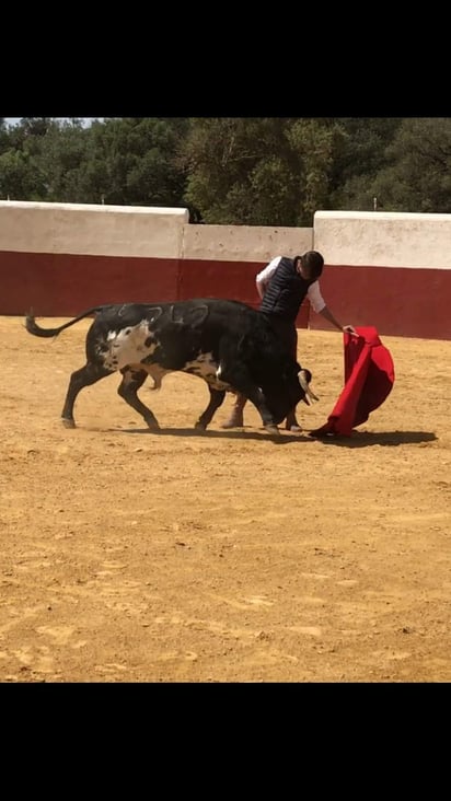 A pesar de que está a un mes de partir plaza para su debut, Gilio II ya siente los nervios, las famosas “ansias de novillero”. (ESPECIAL)