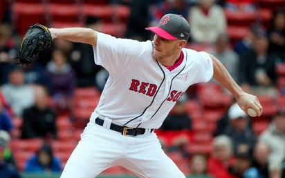 Chris Sale llegó a siete juegos seguidos ponchando al menos 10 bateadores. (AP)