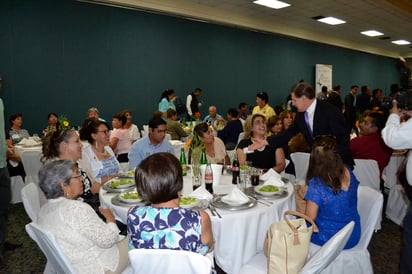 Celebración. Reconocen y festejan a los docentes de La Laguna de Durango con motivo del Día del Maestro.