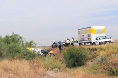 Se vuelca una camioneta