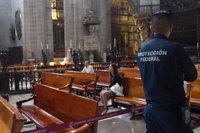 Agresión. Casi al final de la misa, un hombre se lanzó sobre el sacerdote Miguel Machorro, al que hirió  con una navaja.