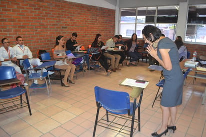 Actividad. En este seminario, los estudiantes de diferentes universidades de La Laguna, presentaron los avances de sus tesis. (ANGÉLICA SANDOVAL)