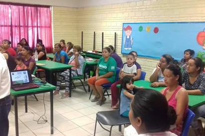 Charlas. Se acercan a escuelas con pláticas.