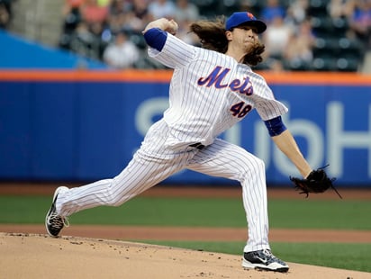 Jacob deGrom lanzó por espacio de siete entradas y sólo permitió cuatro imparables. (AP)