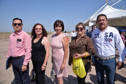 Edgar, Claudia, Cristina, Elizabeth y Gregorio.
