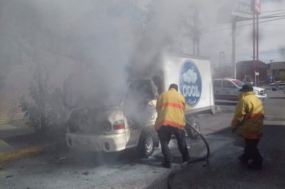 Se incendia camión repartidor