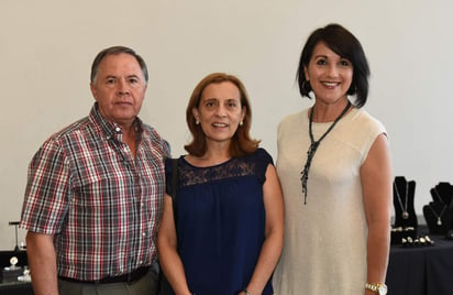 Agustín Lambarry, Martha Lambarry y Gaby Barraza.