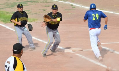 Gran semana se vivió en la  Liga de Softbol del Club San Isidro. 