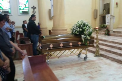 Acompañamiento. Ayer se celebró una misa en la iglesia de Nuestra Señora del Refugio por el descanso de don Jesús.