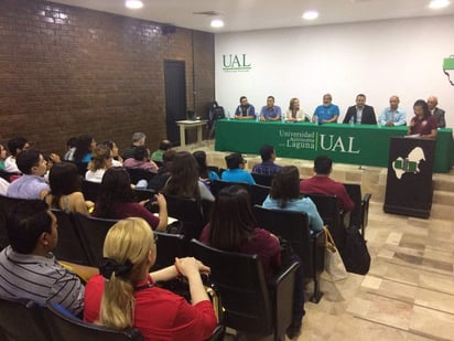 En esta actividad que también se desarrollará mañana jueves, un grupo de psicólogos y psiquiatras, aborda el tema de la atención integral a usuarios de metanfetaminas, enfocándose principalmente en el cristal. (EL SIGLO DE TORREÓN)