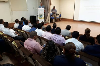 Acompañamiento. Apoyarán a docentes de La Laguna de Durango que van a presentar próximamente los exámenes de evaluación.