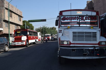 Inconformes. Concesionarios de los 'rojos' se manifestaron en la Subdirección de Transporte. 