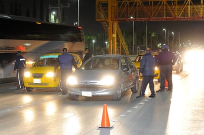 Con todo y Ley Seca.- Habrá operativo alcoholímetro en la parte de Torreón, en  los puentes  sobre el río Nazas. Se pretende desalentar el consumo de bebidas embriagantes, previo a la elección. (ARCHIVO)