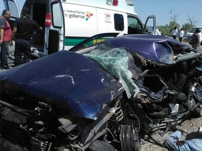 El accidente se registró alrededor del medio día de este miércoles, en la carretera Zapata- Viesca, a la altura del ejido Bilbao. (EL SIGLO DE TORREÓN)
