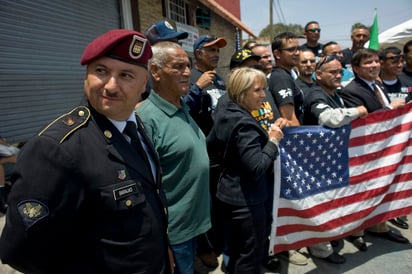 'Esto se trata de humanidad, se trata de apoyar a veteranos, a personas que portaron el uniforme', dijo Joaquín Castro. (EFE)