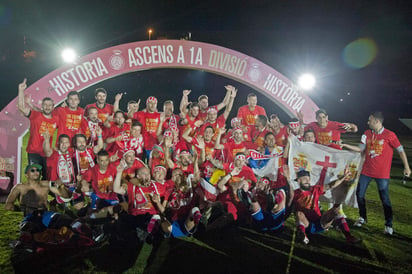 Los jugadores del Girona celebran el ascenso a la Primera División. (EFE)