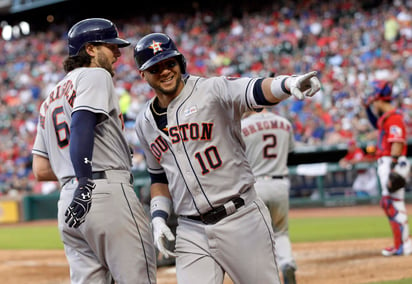 Tras sus diez victorias en fila, los Astros tienen el mejor récord de las mayores con 41 ganados y 16 perdidos. (AP)