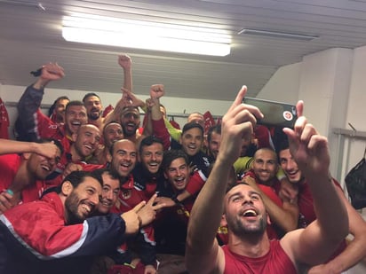 Los jugadores de la selección de Malta celebran su triunfo en el amistoso ante Ucrania. (Cortesía)